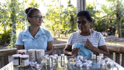 Dara Argüello (left) and Vicenta González are the heart and soul of the all-female cacao collective Cacaotica. UNHCR/Nicolo Filippo Rosso