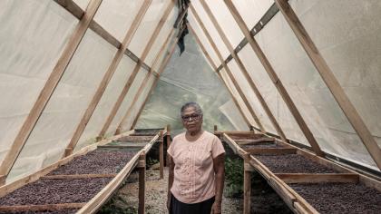 Antigua partera ayuda a mujeres nicaragüenses refugiadas en Costa Rica
