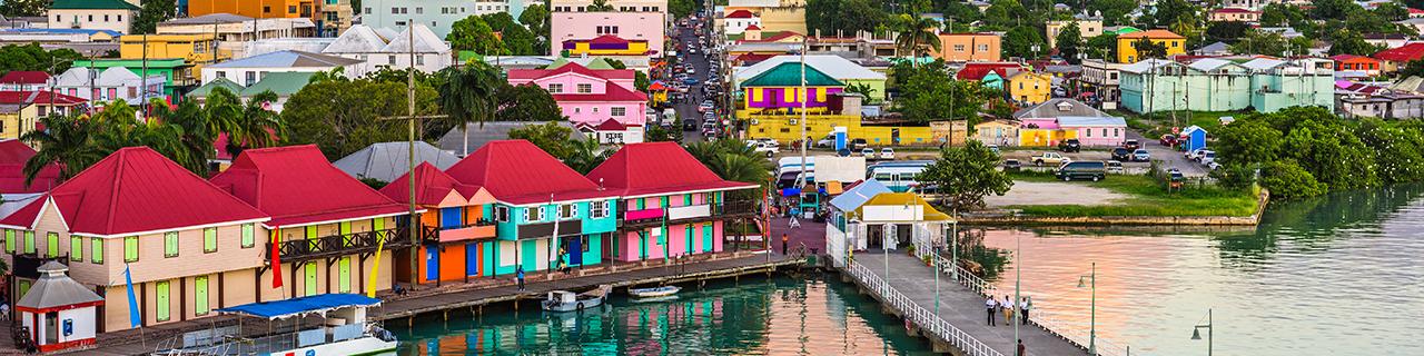 Puerto de San Juan, Antigua y Barbuda al anochecer